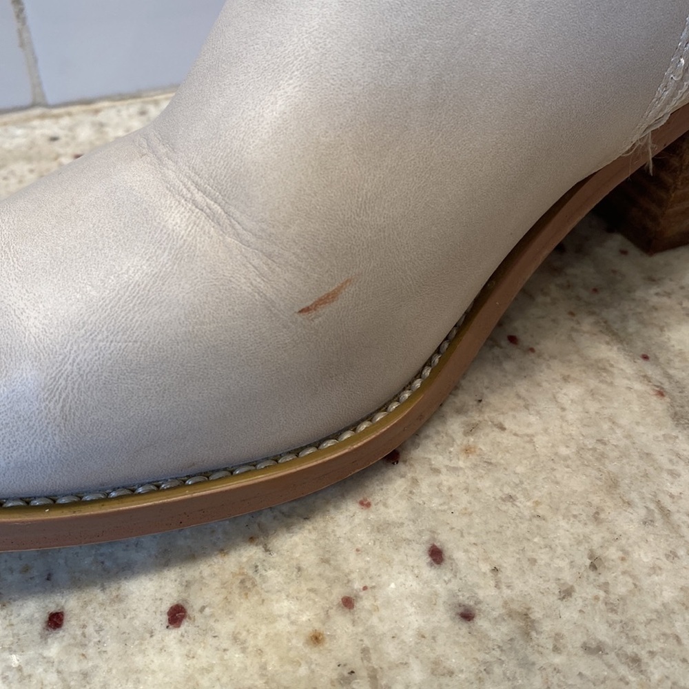 Dolce Vita cream color ankle booties size 7.5 - Picture 7 of 7